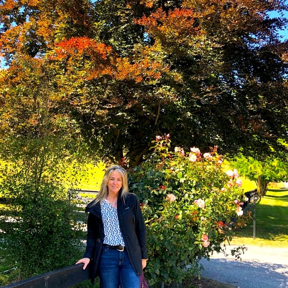 Meet your Posher - Picture 2 of 8